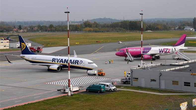 Ryanair  Wizz Air   2020       99,6%  97,6%
